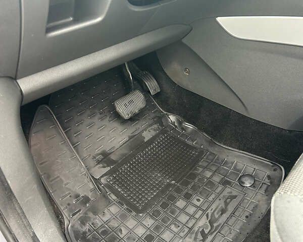 Сірий Форд Куга, об'ємом двигуна 2 л та пробігом 187 тис. км за 11000 $, фото 27 на Automoto.ua