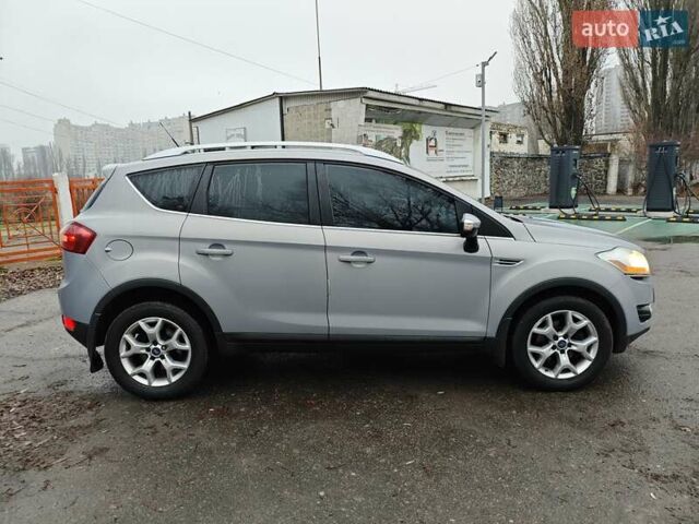 Серый Форд Куга, объемом двигателя 2 л и пробегом 183 тыс. км за 9500 $, фото 4 на Automoto.ua