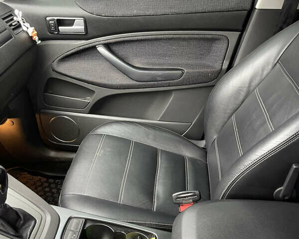 Серый Форд Куга, объемом двигателя 2 л и пробегом 184 тыс. км за 9500 $, фото 4 на Automoto.ua