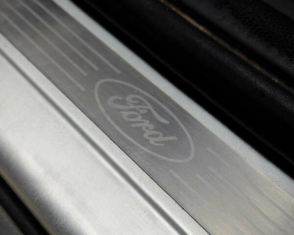 Серый Форд Куга, объемом двигателя 2.52 л и пробегом 235 тыс. км за 8600 $, фото 27 на Automoto.ua