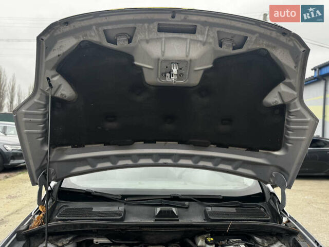 Серый Форд Куга, объемом двигателя 2 л и пробегом 182 тыс. км за 9250 $, фото 56 на Automoto.ua