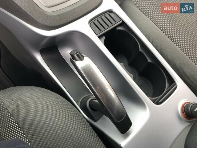 Сірий Форд Куга, об'ємом двигуна 2 л та пробігом 142 тис. км за 10300 $, фото 45 на Automoto.ua