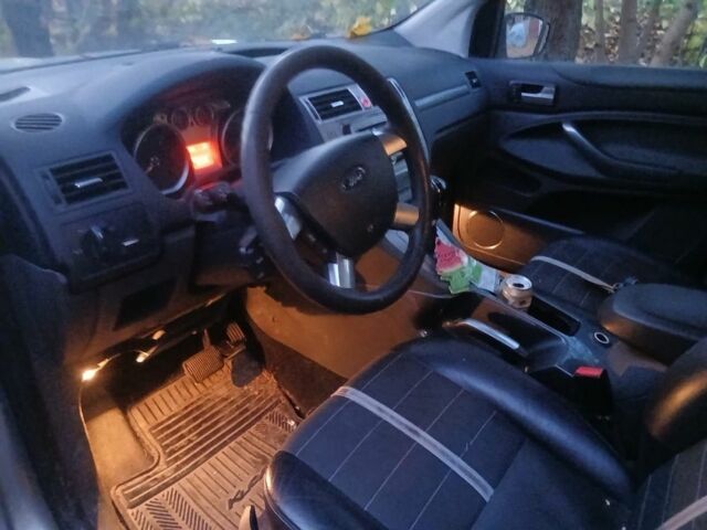 Сірий Форд Куга, об'ємом двигуна 2 л та пробігом 300 тис. км за 3300 $, фото 1 на Automoto.ua