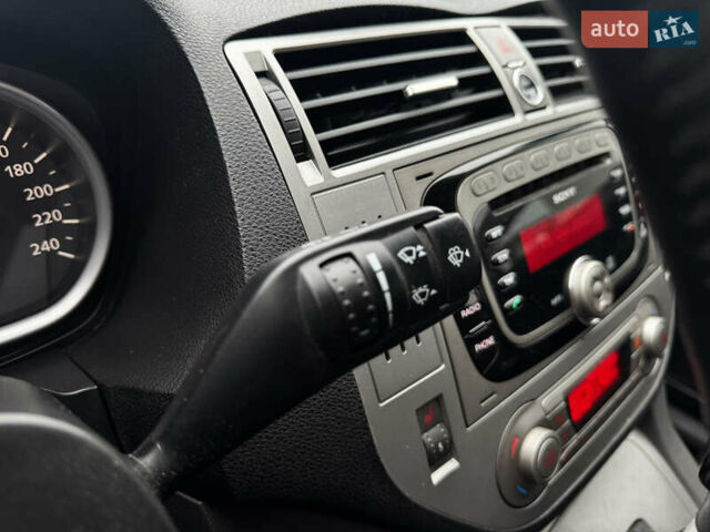 Серый Форд Куга, объемом двигателя 2 л и пробегом 182 тыс. км за 9250 $, фото 27 на Automoto.ua