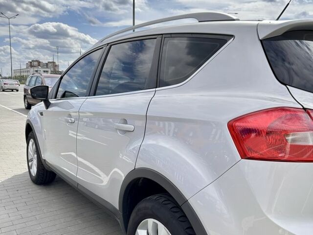 Серый Форд Куга, объемом двигателя 2.5 л и пробегом 189 тыс. км за 10800 $, фото 6 на Automoto.ua