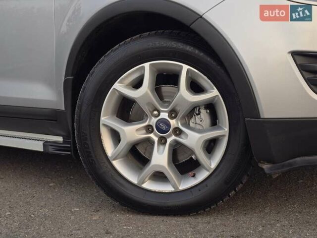 Серый Форд Куга, объемом двигателя 2 л и пробегом 289 тыс. км за 9999 $, фото 3 на Automoto.ua