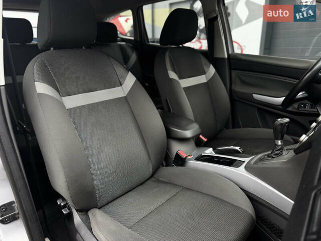 Серый Форд Куга, объемом двигателя 2 л и пробегом 182 тыс. км за 9250 $, фото 51 на Automoto.ua