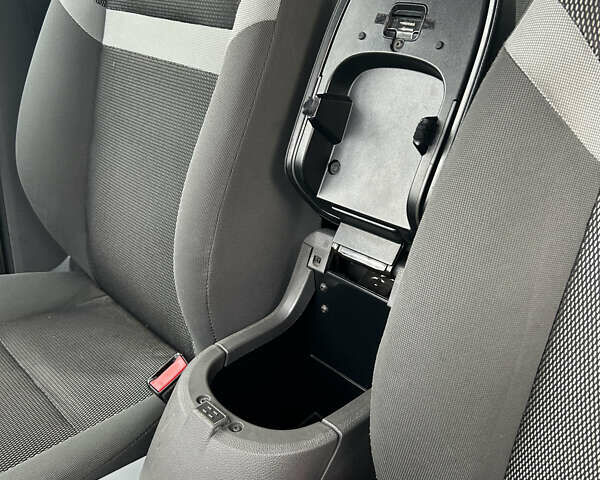 Сірий Форд Куга, об'ємом двигуна 2 л та пробігом 187 тис. км за 11000 $, фото 24 на Automoto.ua