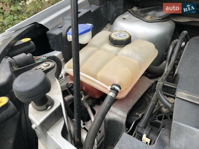 Сірий Форд Куга, об'ємом двигуна 2 л та пробігом 142 тис. км за 10300 $, фото 71 на Automoto.ua