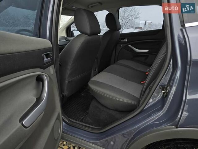 Серый Форд Куга, объемом двигателя 2 л и пробегом 250 тыс. км за 10999 $, фото 24 на Automoto.ua