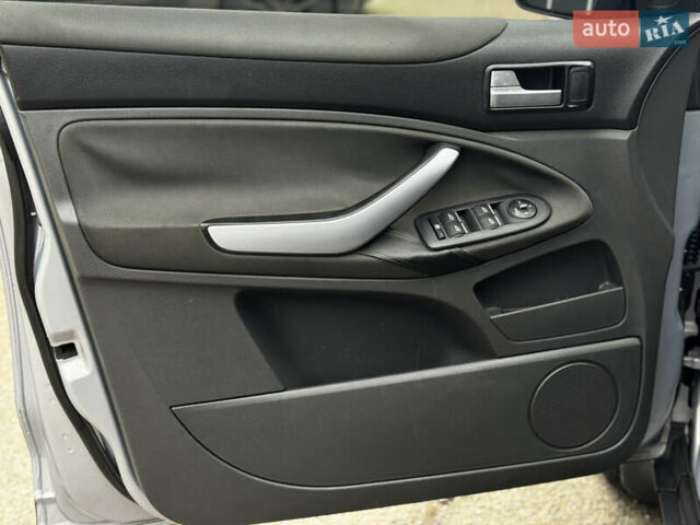 Серый Форд Куга, объемом двигателя 2 л и пробегом 182 тыс. км за 9250 $, фото 18 на Automoto.ua