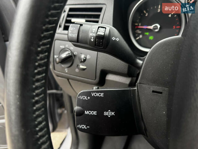 Серый Форд Куга, объемом двигателя 2 л и пробегом 182 тыс. км за 9250 $, фото 26 на Automoto.ua