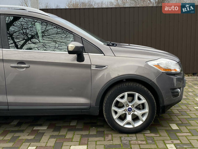 Сірий Форд Куга, об'ємом двигуна 2 л та пробігом 210 тис. км за 12100 $, фото 4 на Automoto.ua