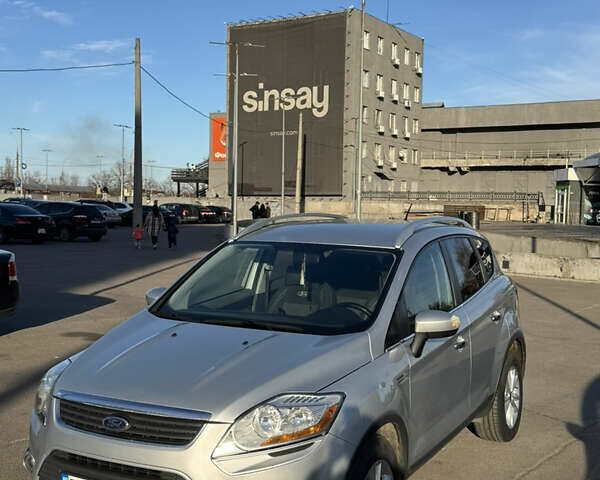 Сірий Форд Куга, об'ємом двигуна 2 л та пробігом 199 тис. км за 11000 $, фото 1 на Automoto.ua