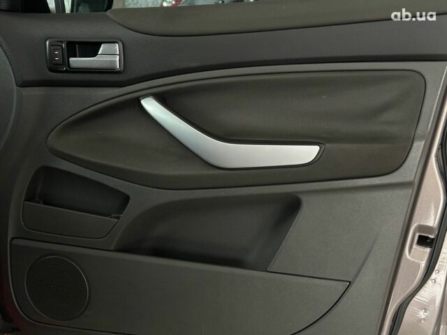 Серый Форд Куга, объемом двигателя 2 л и пробегом 108 тыс. км за 12990 $, фото 21 на Automoto.ua