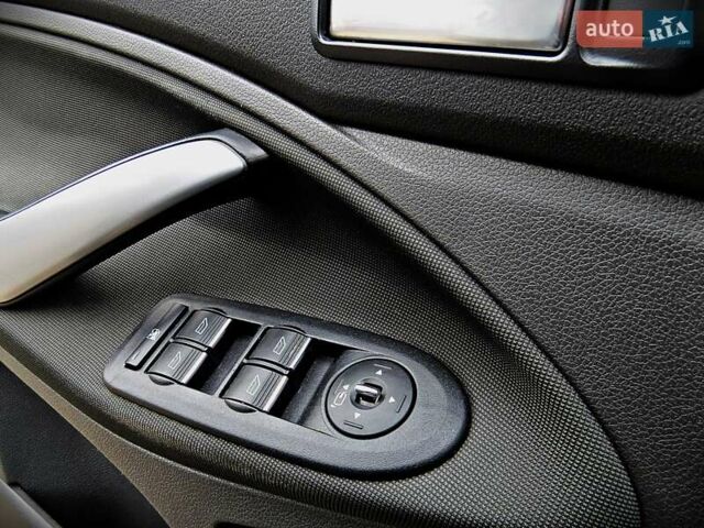 Сірий Форд Куга, об'ємом двигуна 2 л та пробігом 218 тис. км за 9600 $, фото 6 на Automoto.ua