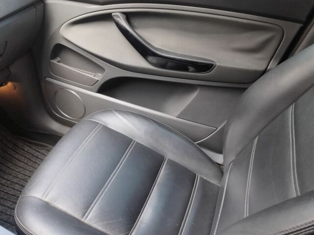 Серый Форд Куга, объемом двигателя 2 л и пробегом 240 тыс. км за 10600 $, фото 16 на Automoto.ua