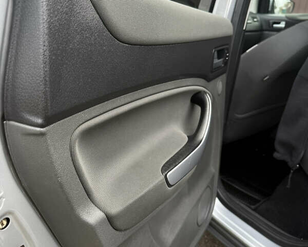 Серый Форд Куга, объемом двигателя 2 л и пробегом 184 тыс. км за 9500 $, фото 15 на Automoto.ua