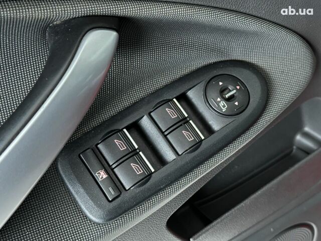 Серый Форд Куга, объемом двигателя 2 л и пробегом 108 тыс. км за 12990 $, фото 11 на Automoto.ua