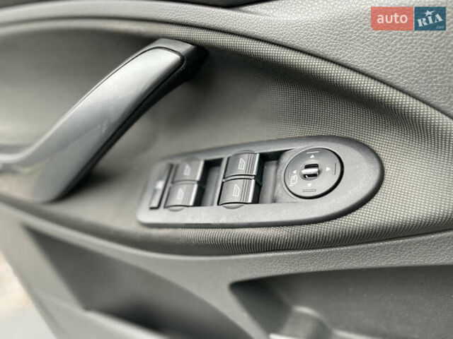 Серый Форд Куга, объемом двигателя 2 л и пробегом 230 тыс. км за 9200 $, фото 12 на Automoto.ua