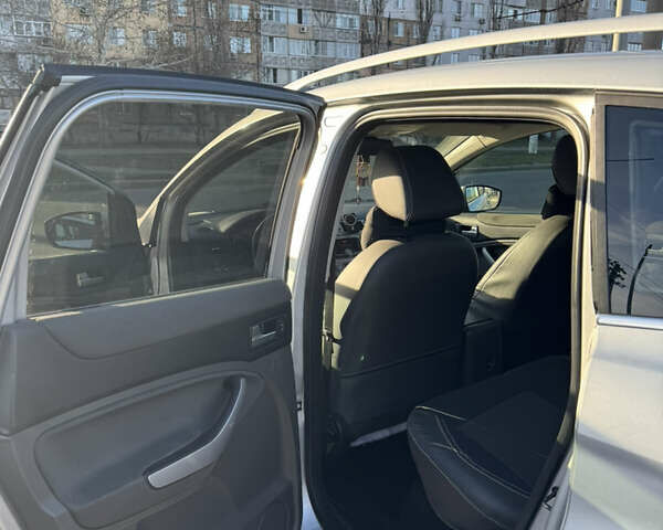 Сірий Форд Куга, об'ємом двигуна 2 л та пробігом 199 тис. км за 11000 $, фото 22 на Automoto.ua