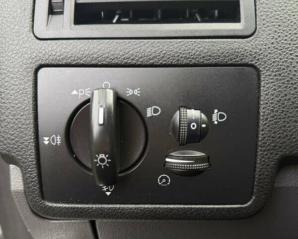 Серый Форд Куга, объемом двигателя 2 л и пробегом 184 тыс. км за 9500 $, фото 26 на Automoto.ua