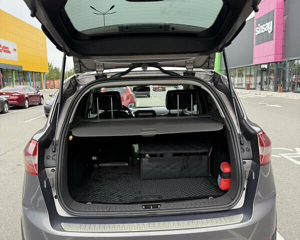 Сірий Форд Куга, об'ємом двигуна 2.52 л та пробігом 187 тис. км за 11800 $, фото 4 на Automoto.ua