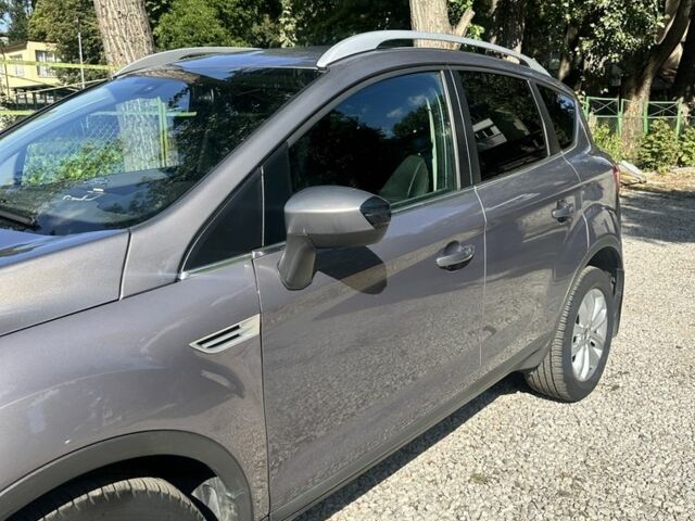 Сірий Форд Куга, об'ємом двигуна 2.5 л та пробігом 61 тис. км за 11500 $, фото 1 на Automoto.ua