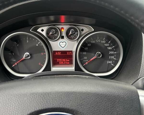 Серый Форд Куга, объемом двигателя 2 л и пробегом 225 тыс. км за 11500 $, фото 4 на Automoto.ua