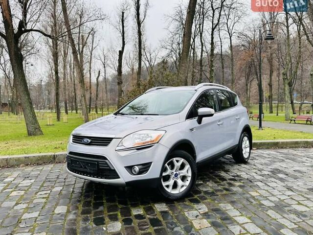 Серый Форд Куга, объемом двигателя 2 л и пробегом 235 тыс. км за 12700 $, фото 1 на Automoto.ua