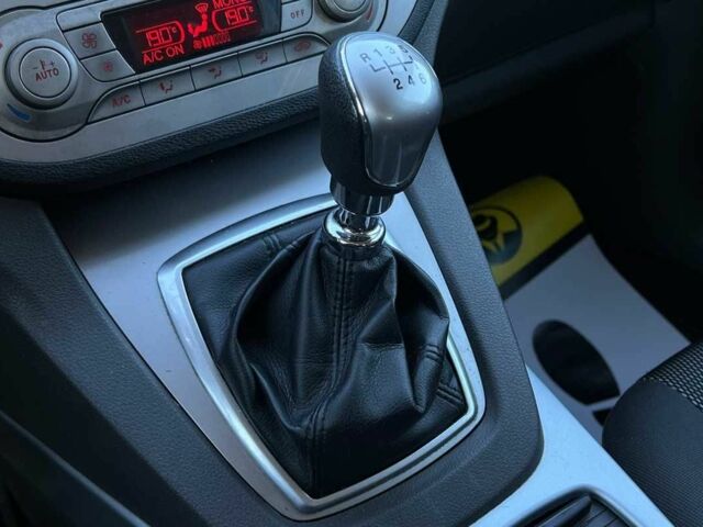 Серый Форд Куга, объемом двигателя 2 л и пробегом 100 тыс. км за 12650 $, фото 12 на Automoto.ua