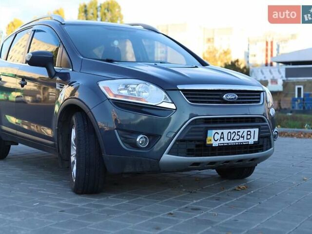 Серый Форд Куга, объемом двигателя 2 л и пробегом 204 тыс. км за 11200 $, фото 5 на Automoto.ua