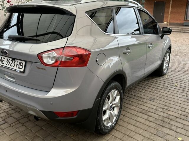 Серый Форд Куга, объемом двигателя 2 л и пробегом 134 тыс. км за 12500 $, фото 4 на Automoto.ua