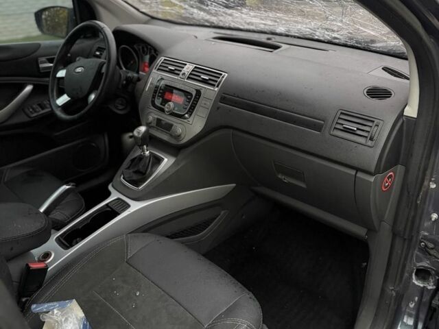 Серый Форд Куга, объемом двигателя 0 л и пробегом 230 тыс. км за 5500 $, фото 6 на Automoto.ua