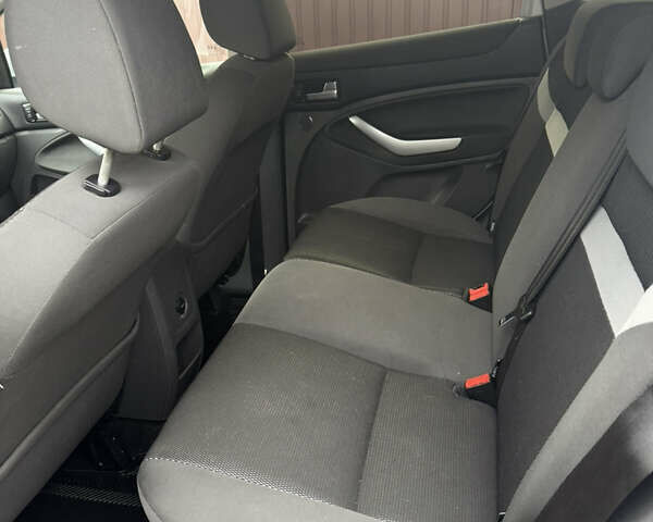 Серый Форд Куга, объемом двигателя 2 л и пробегом 184 тыс. км за 9500 $, фото 16 на Automoto.ua