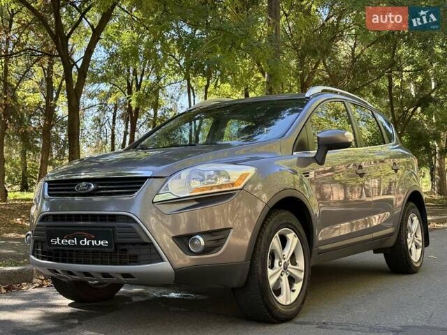 Сірий Форд Куга, об'ємом двигуна 2 л та пробігом 217 тис. км за 12699 $, фото 2 на Automoto.ua