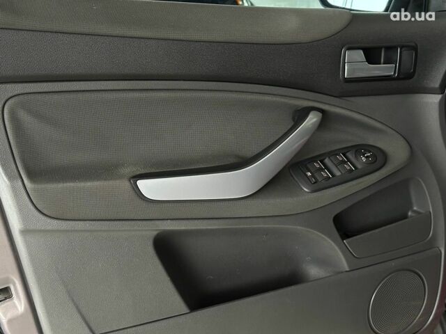 Серый Форд Куга, объемом двигателя 2 л и пробегом 108 тыс. км за 12990 $, фото 10 на Automoto.ua