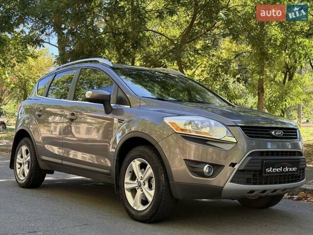 Сірий Форд Куга, об'ємом двигуна 2 л та пробігом 217 тис. км за 12699 $, фото 1 на Automoto.ua