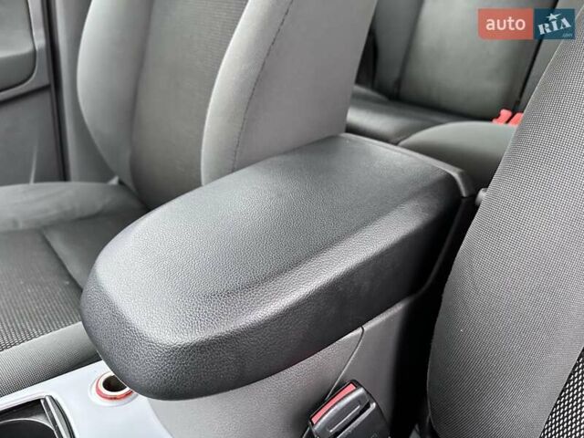 Серый Форд Куга, объемом двигателя 2 л и пробегом 235 тыс. км за 12700 $, фото 73 на Automoto.ua