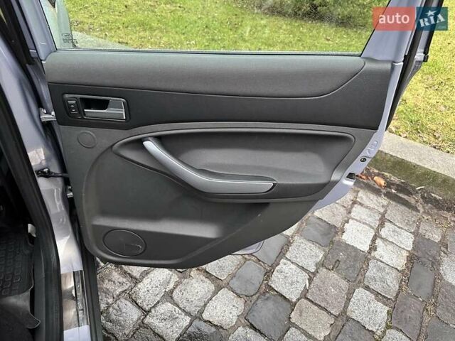 Серый Форд Куга, объемом двигателя 2 л и пробегом 235 тыс. км за 12700 $, фото 60 на Automoto.ua