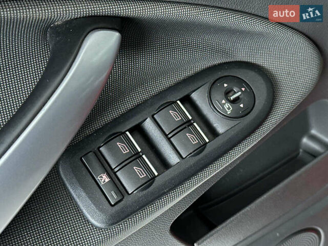 Сірий Форд Куга, об'ємом двигуна 2 л та пробігом 108 тис. км за 12990 $, фото 11 на Automoto.ua