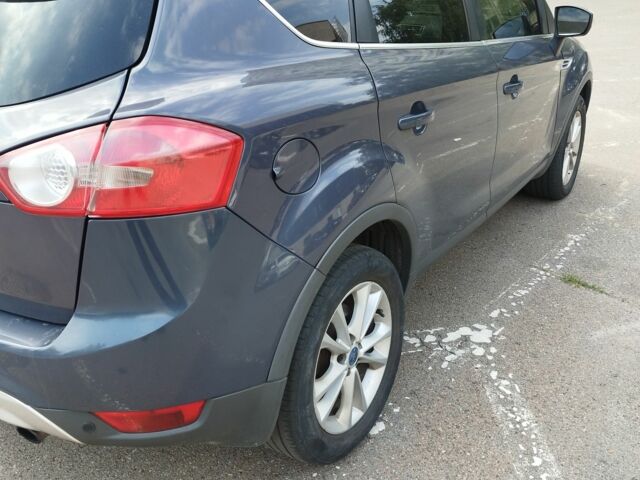 Серый Форд Куга, объемом двигателя 2 л и пробегом 240 тыс. км за 10600 $, фото 4 на Automoto.ua