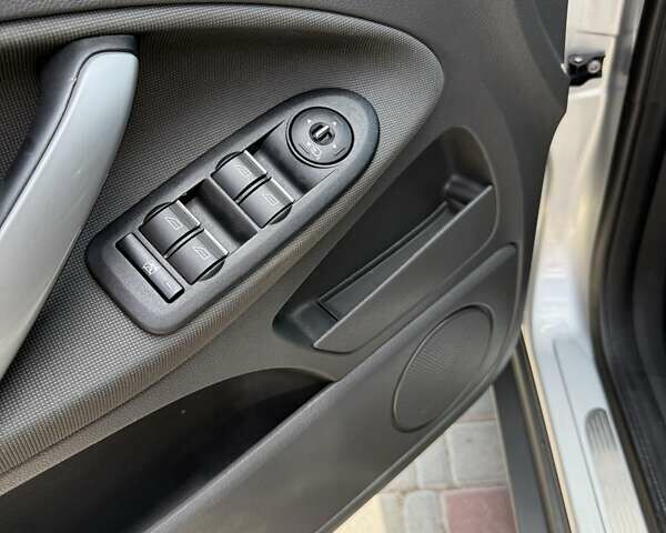 Сірий Форд Куга, об'ємом двигуна 2 л та пробігом 176 тис. км за 11500 $, фото 27 на Automoto.ua