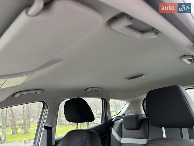 Серый Форд Куга, объемом двигателя 2 л и пробегом 235 тыс. км за 12700 $, фото 76 на Automoto.ua