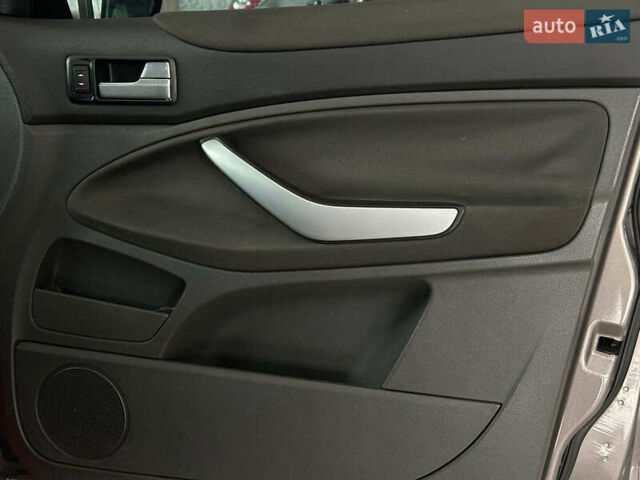 Сірий Форд Куга, об'ємом двигуна 2 л та пробігом 108 тис. км за 12990 $, фото 21 на Automoto.ua