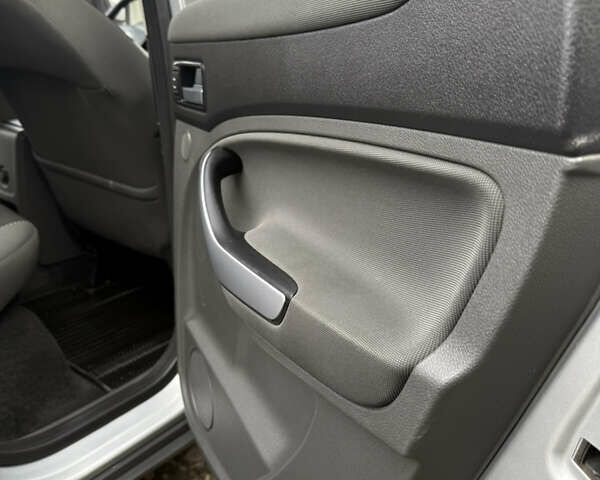 Серый Форд Куга, объемом двигателя 2 л и пробегом 184 тыс. км за 9500 $, фото 17 на Automoto.ua