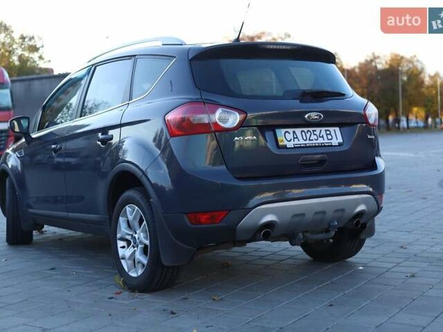 Серый Форд Куга, объемом двигателя 2 л и пробегом 204 тыс. км за 11200 $, фото 4 на Automoto.ua
