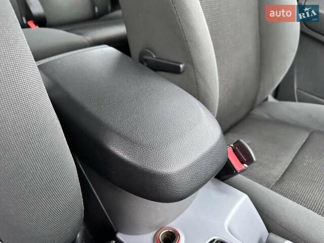 Серый Форд Куга, объемом двигателя 2 л и пробегом 235 тыс. км за 12700 $, фото 93 на Automoto.ua