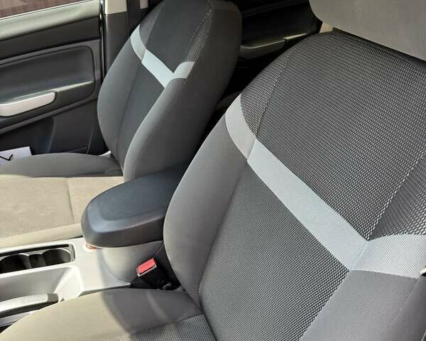 Сірий Форд Куга, об'ємом двигуна 2 л та пробігом 176 тис. км за 11500 $, фото 26 на Automoto.ua