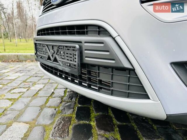 Серый Форд Куга, объемом двигателя 2 л и пробегом 235 тыс. км за 12700 $, фото 4 на Automoto.ua